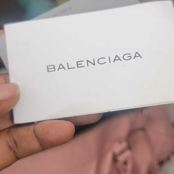 Selling a pre-owned authentic Balenciaga handbag in a very good condition - Picture 9 of 16